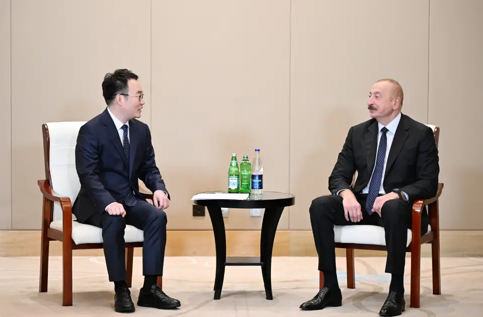 İlham Əliyev Tiencin şəhərində “Powerchina group” şirkətlər qrupunun icraçı vitse-prezidenti ilə görüşüb