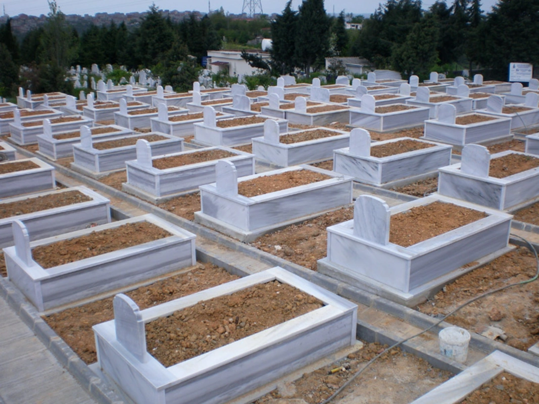 Dəbdəbəli məzar daşlarının qoyulması qadağan ediləcək? - Deputatdan ÇAĞIRIŞ
