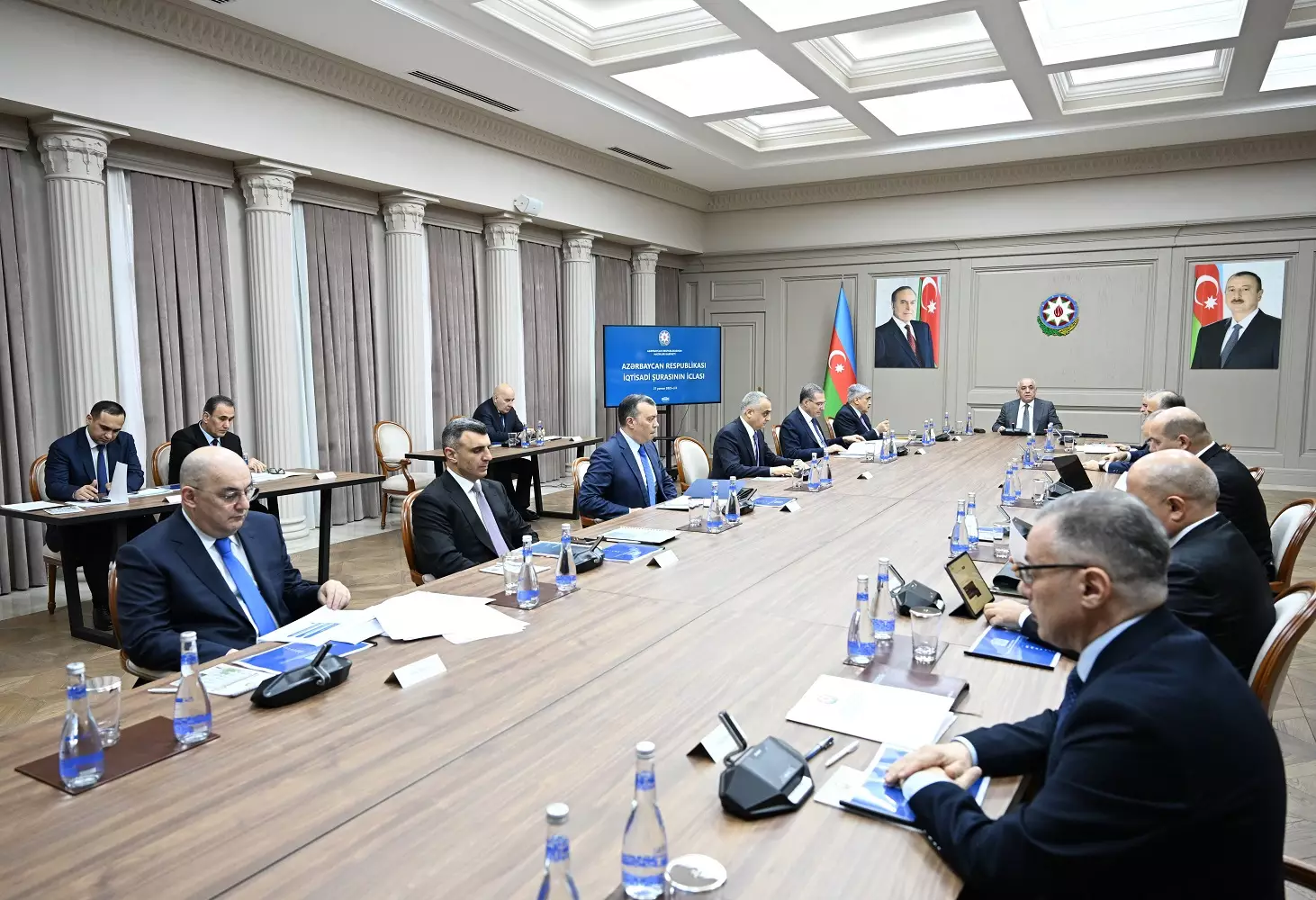 İqtisadi Şuranın iclası keçirilib - FOTO