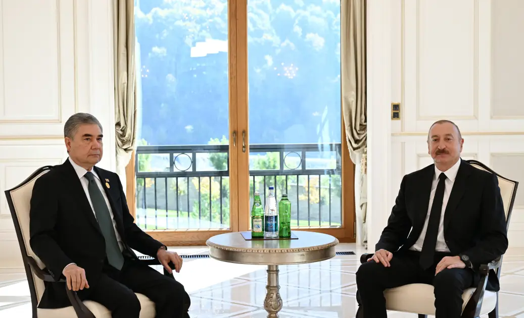 İlham Əliyev Qəbələdə Qurbanqulu Berdiməhəmmədovla görüşüb