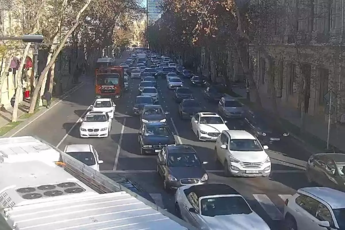 Bakıda bu yollarda tıxac var - SİYAHI