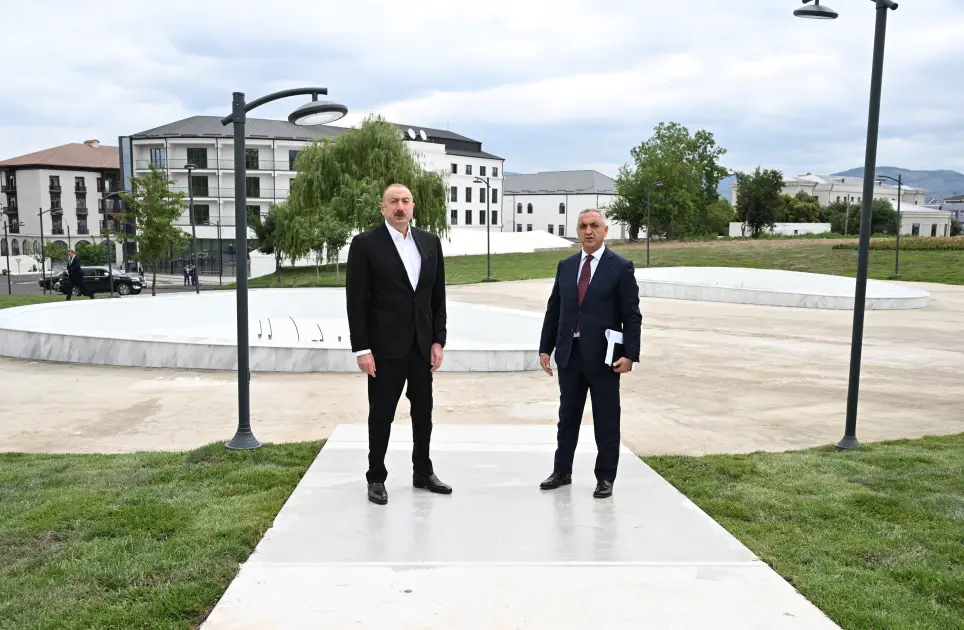 İlham Əliyev Xankəndidə Zəfər parkında görülən tikinti işləri ilə tanış olub - FOTO