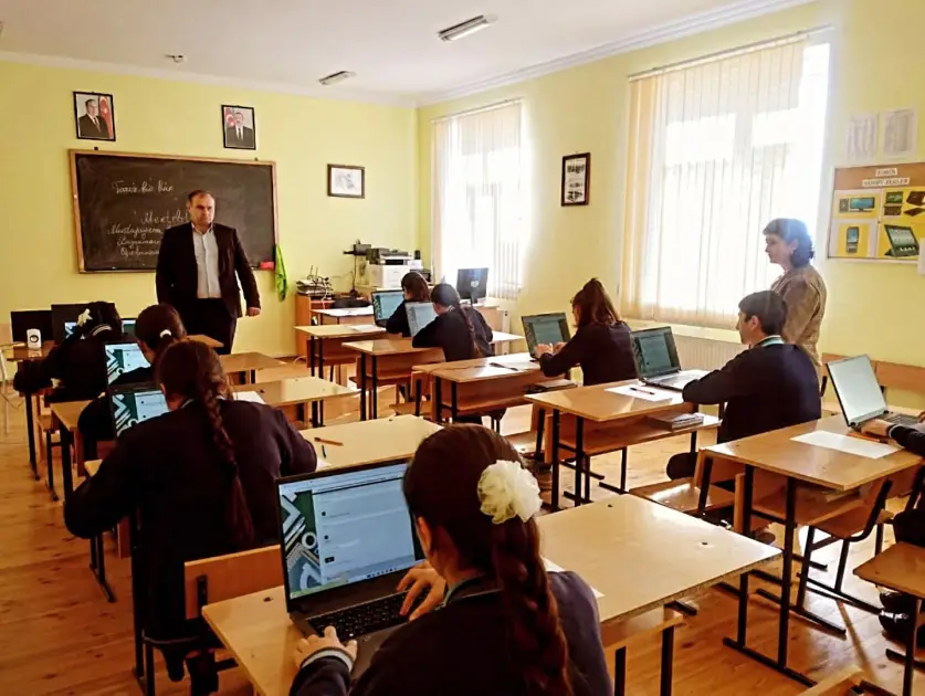 Bu bölgədə 7720 şagird onlayn imtahanda biliyini sınayıb