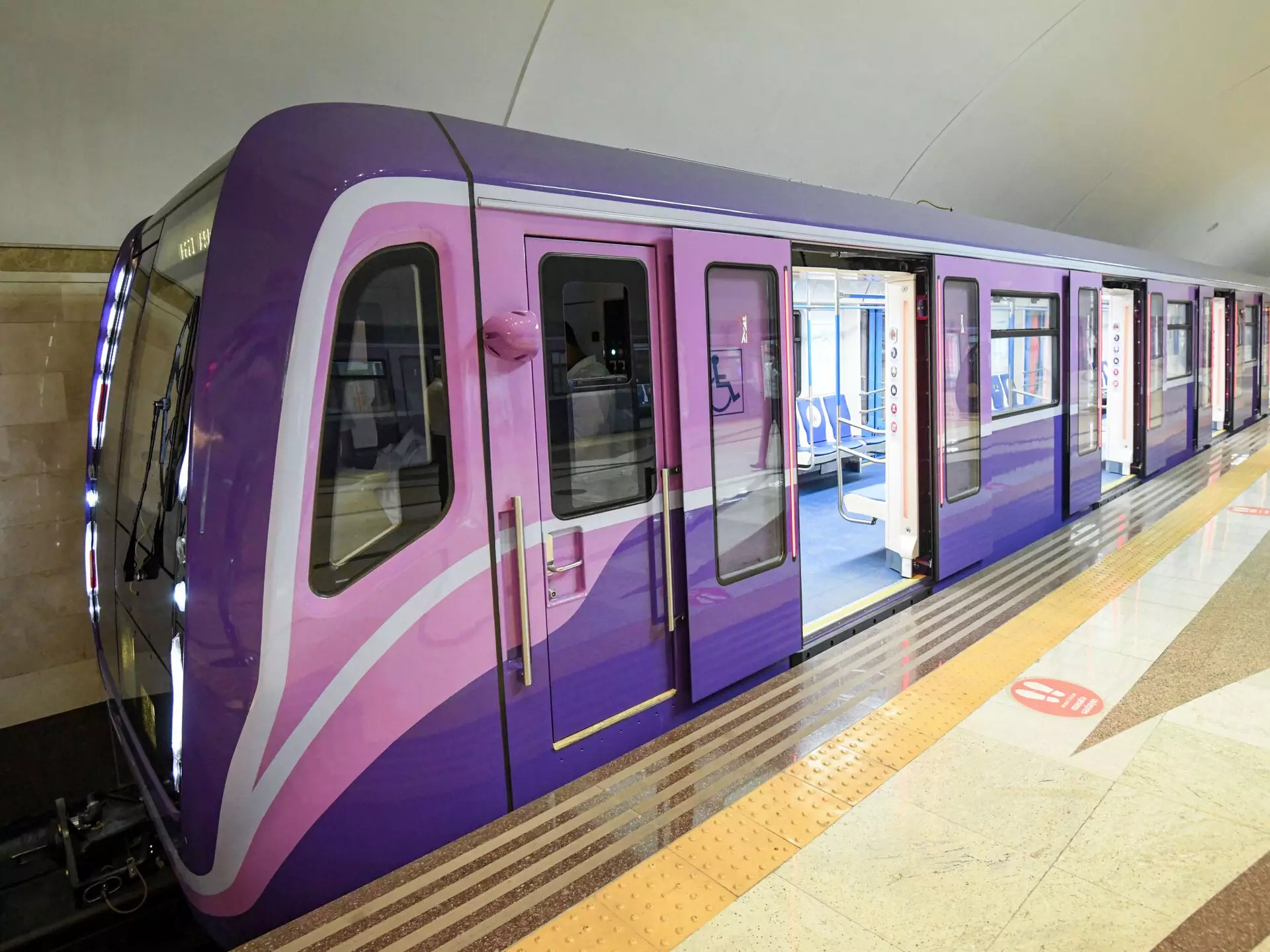 Bakı metrosu sərnişin daşınmasını 5 %-ə yaxın artırıb