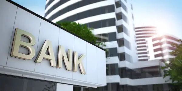 Azərbaycanda bağlanmış 5 bankın əmlakları hərraca çıxarılır