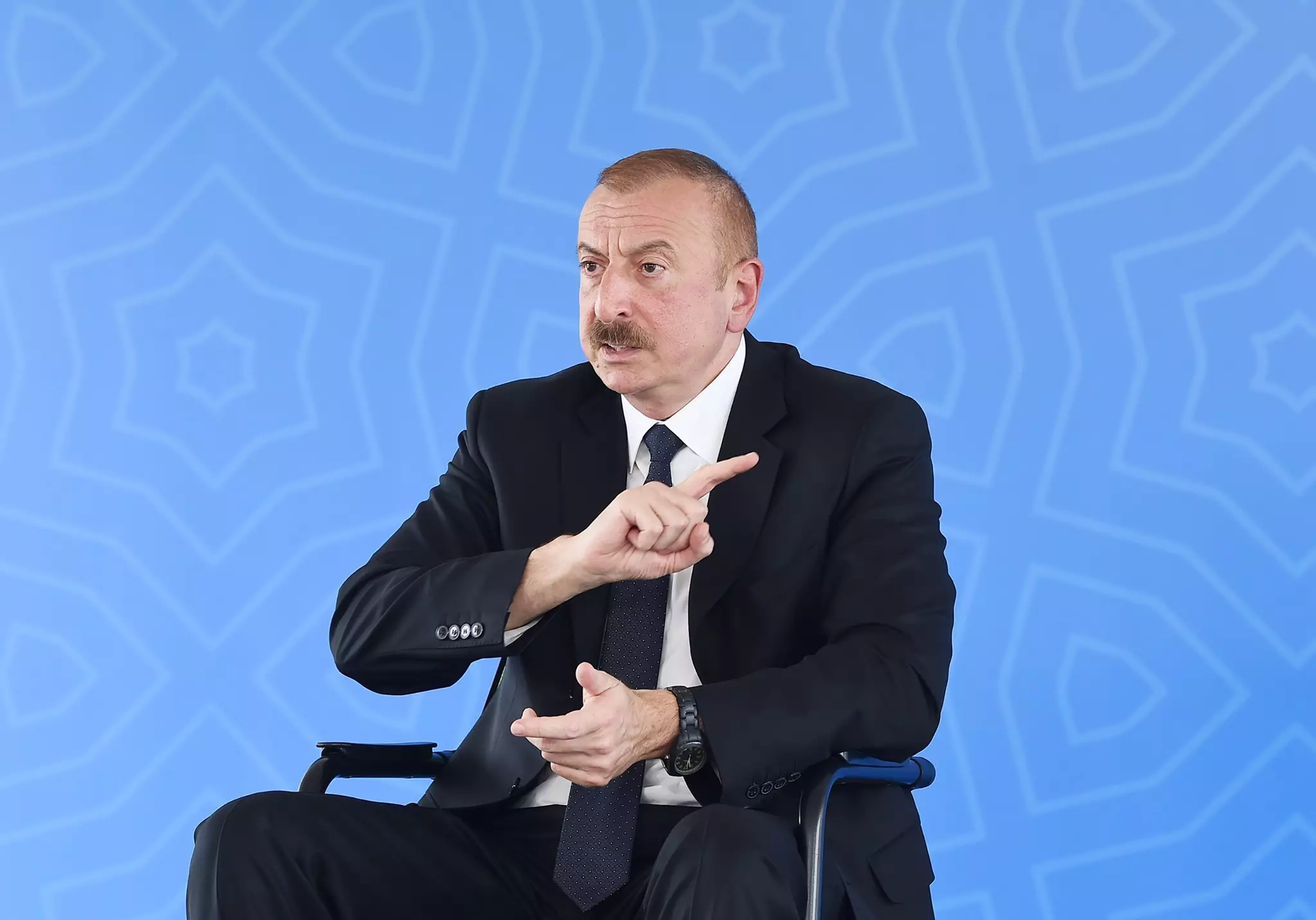 Prezident: “Sahibkarlara güclü dəstək verilməlidir, süni maneələr aradan qaldırılmalıdır”