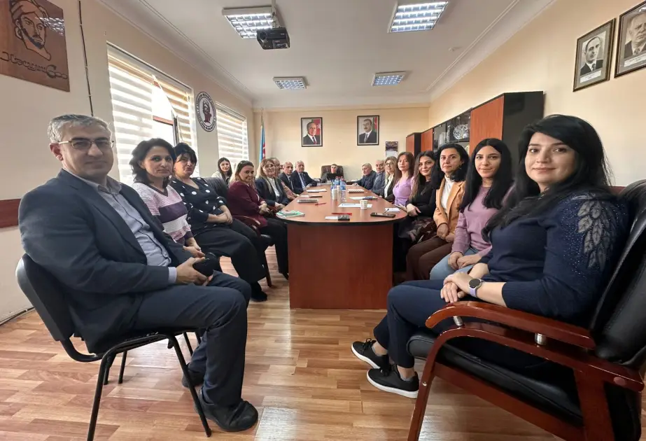 Dilçilik İnstitutunda Orfoqrafiya lüğətinin yeni nəşrinə dair müzakirə aparılıb