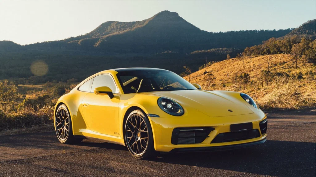 "Porsche"nin xalis mənfəəti kəskin azaldı