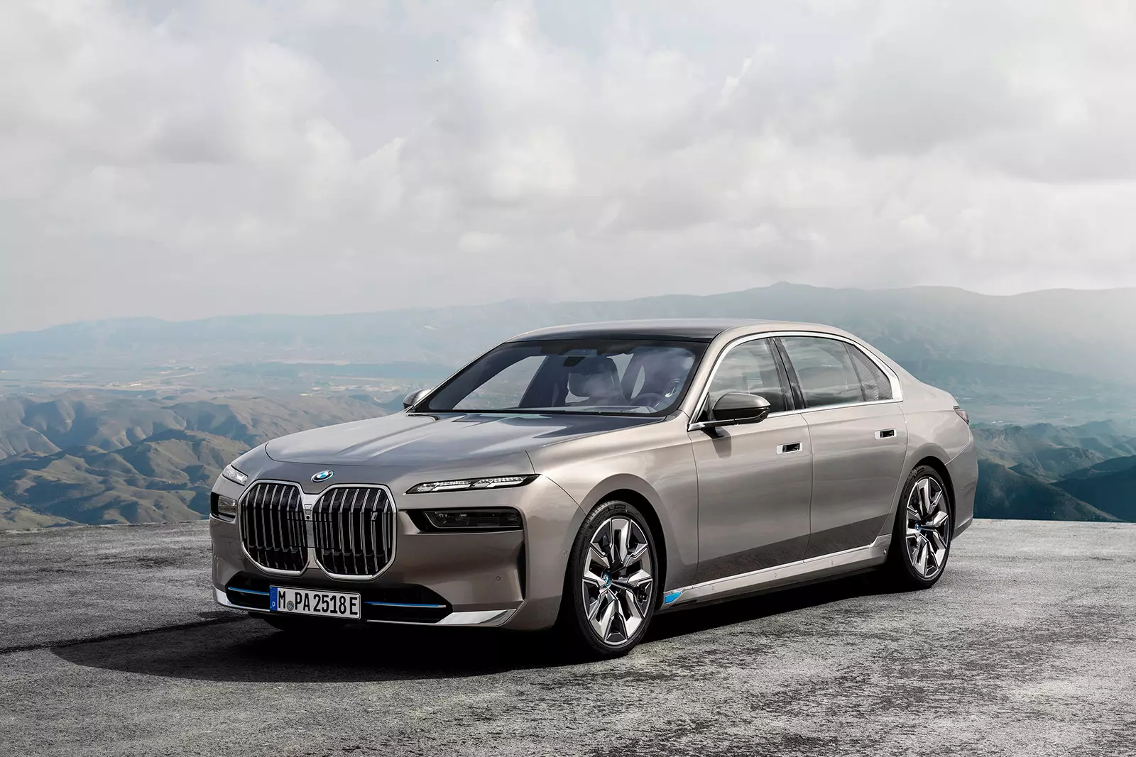 "BMW"nin xalis mənfəəti 37% azalıb
