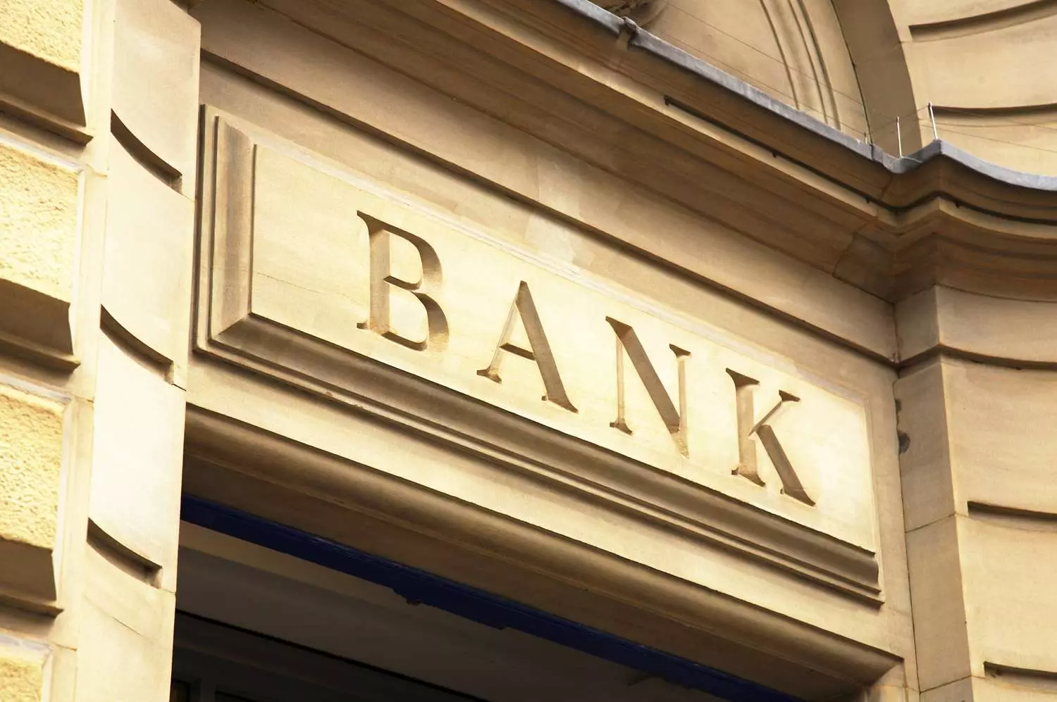 Azərbaycanda sabah banklar və “Azərpoçt” fəaliyyət göstərəcək