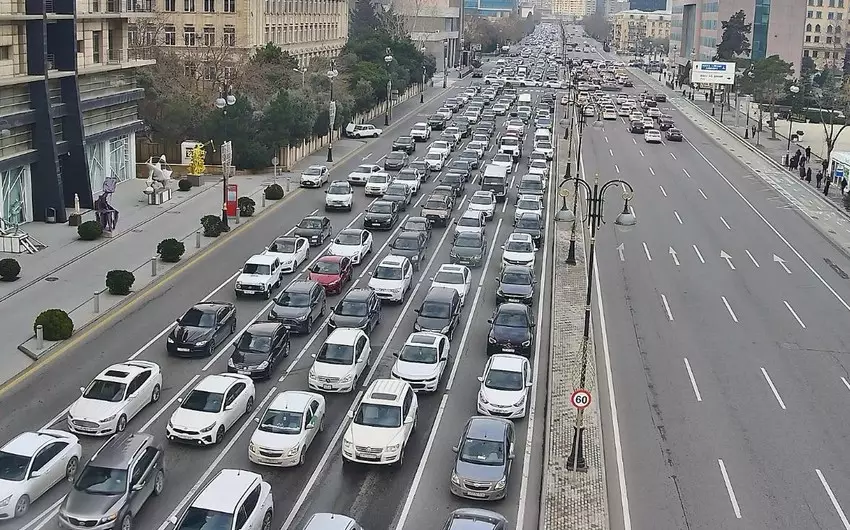 Bakının bir sıra yollarında tıxac var - SİYAHI