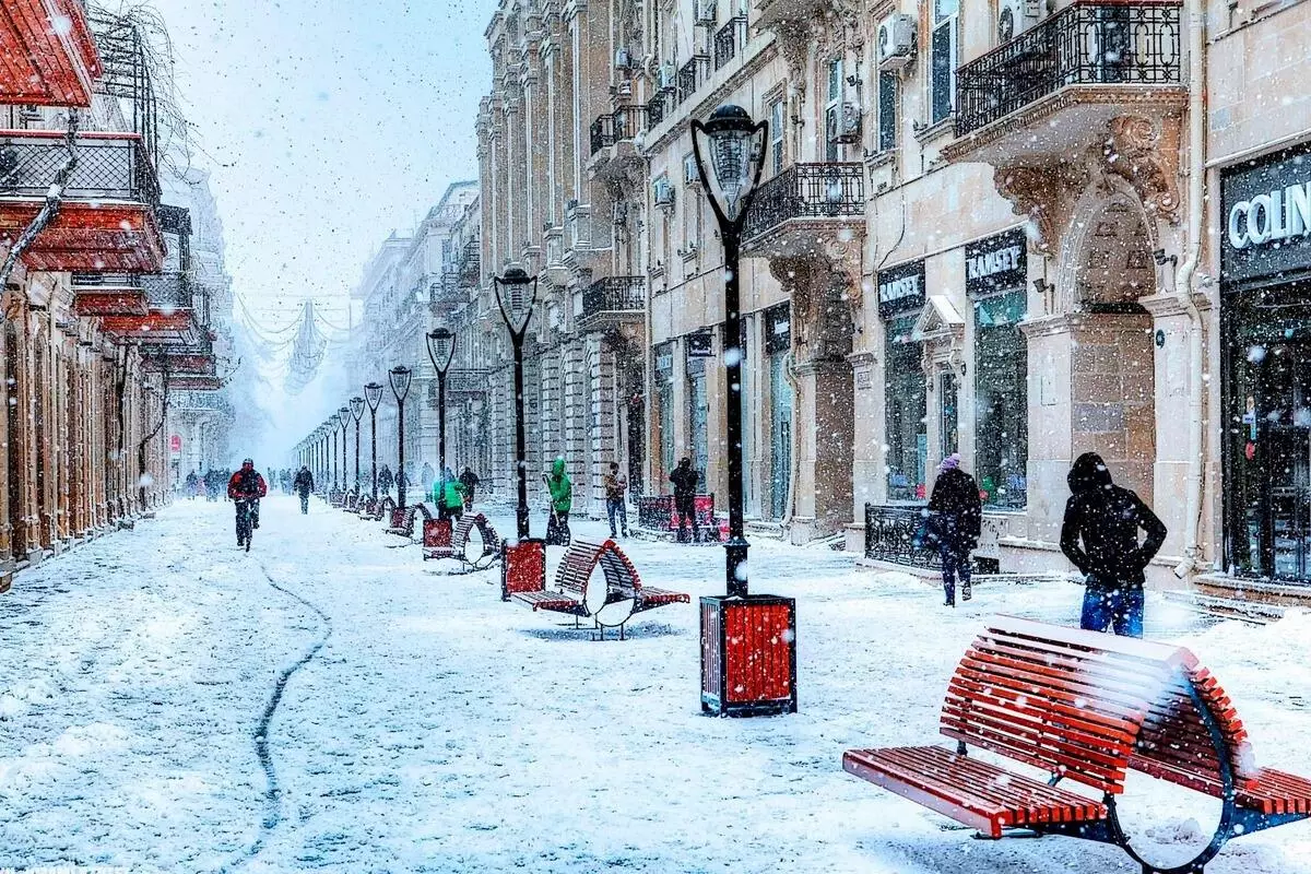 Bakıya qar yağır - FAKTİKİ HAVA