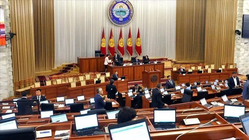 Qırğızıstan parlamenti buraxılıb