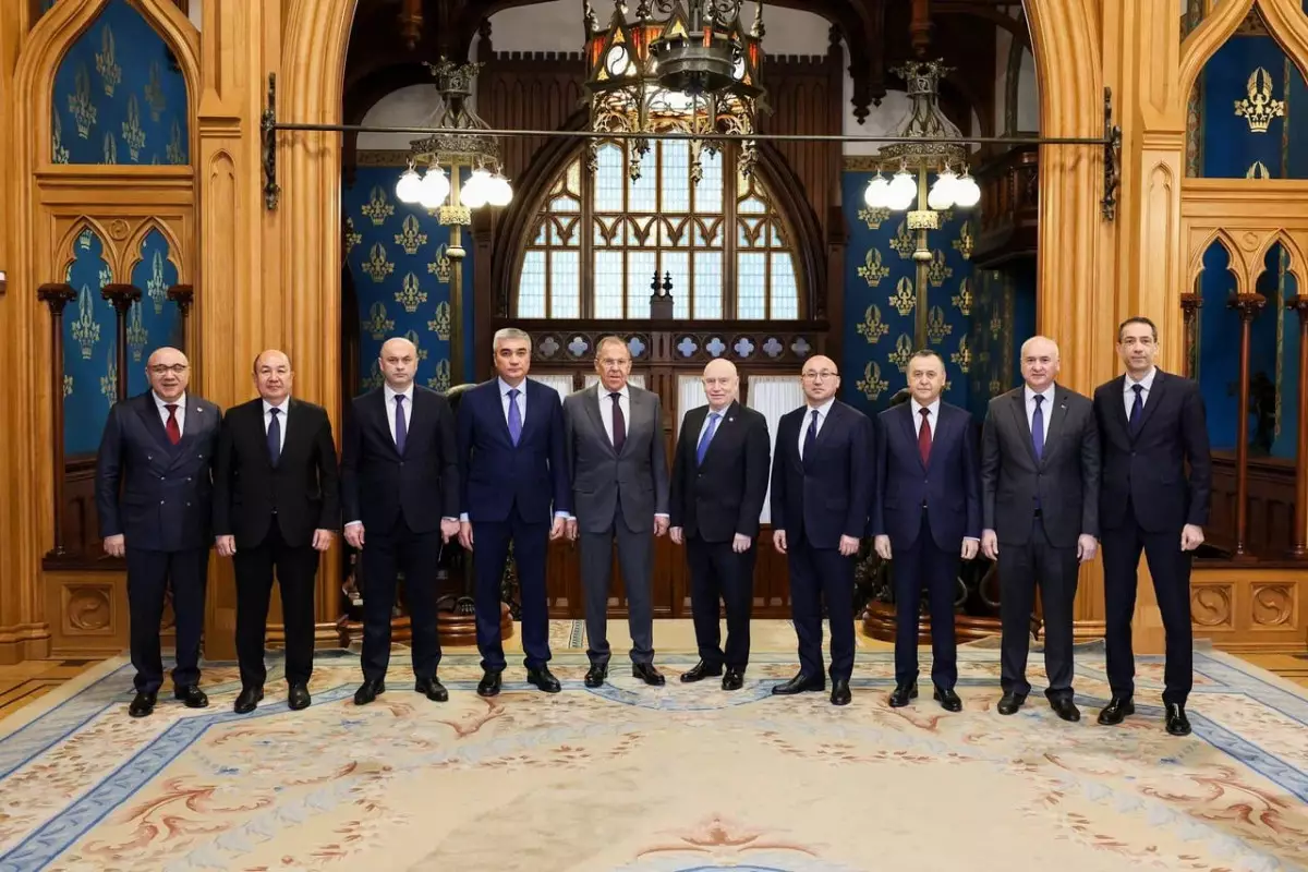 Lavrov MDB ölkələrinin səfirləri ilə görüşüb