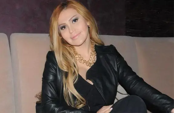 1 milyon manatlıq dələduzluqda həbs edilmiş müğənni Rəqsanə ev dustaqlığına buraxıldı
