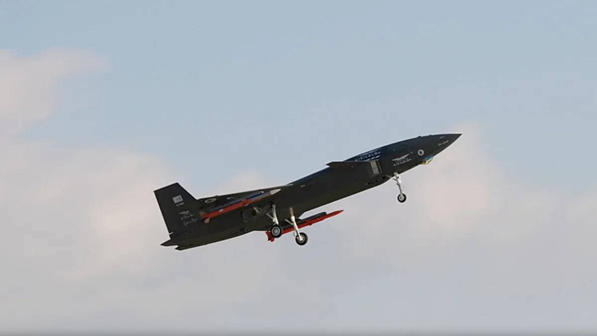 Türkiyə pilotsuz döyüş təyyarəsini uğurla sınaqdan keçirib