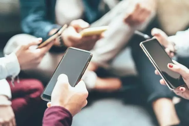 Xaricdən mobil telefon gətirmək niyə azalıb? - Araşdırma - VİDEO