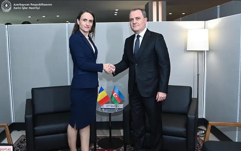 XİN rəhbəri ruminiyalı həmkarı ilə Ermənistanla sülh prosesini müzakirə edib