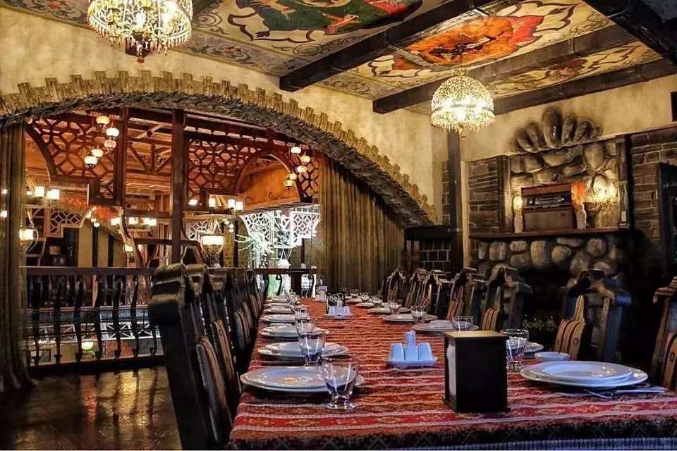 Əhali Bakıda restoranlara 221 milyon manat xərclədi