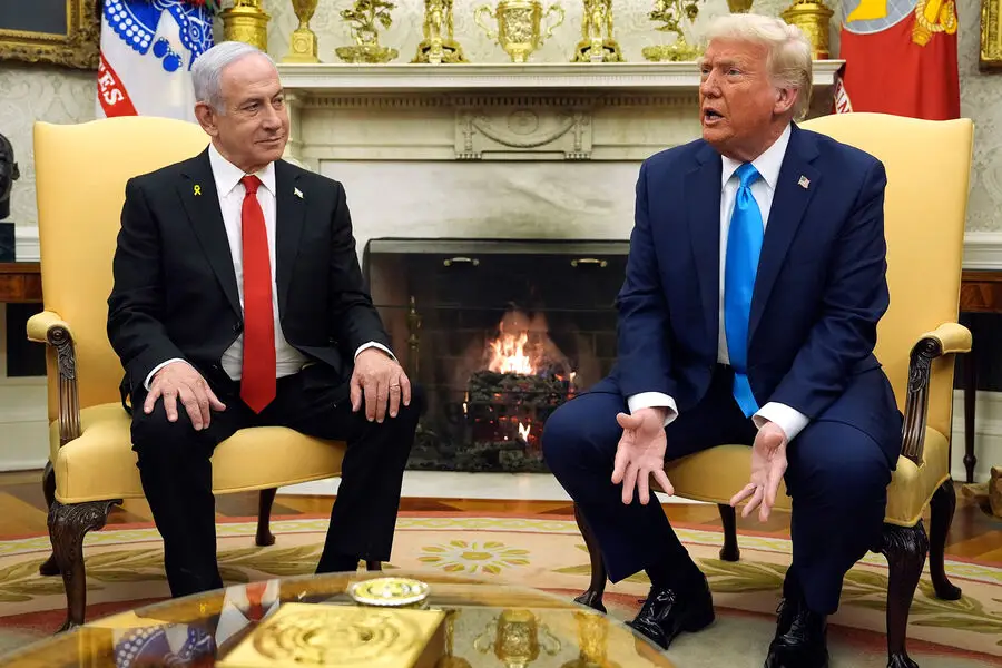 Tramp-Netanyahu görüşü zamanı Ağ Ev yaxınlığında Məxfi Xidmətin maşını yanıb - FOTOLAR