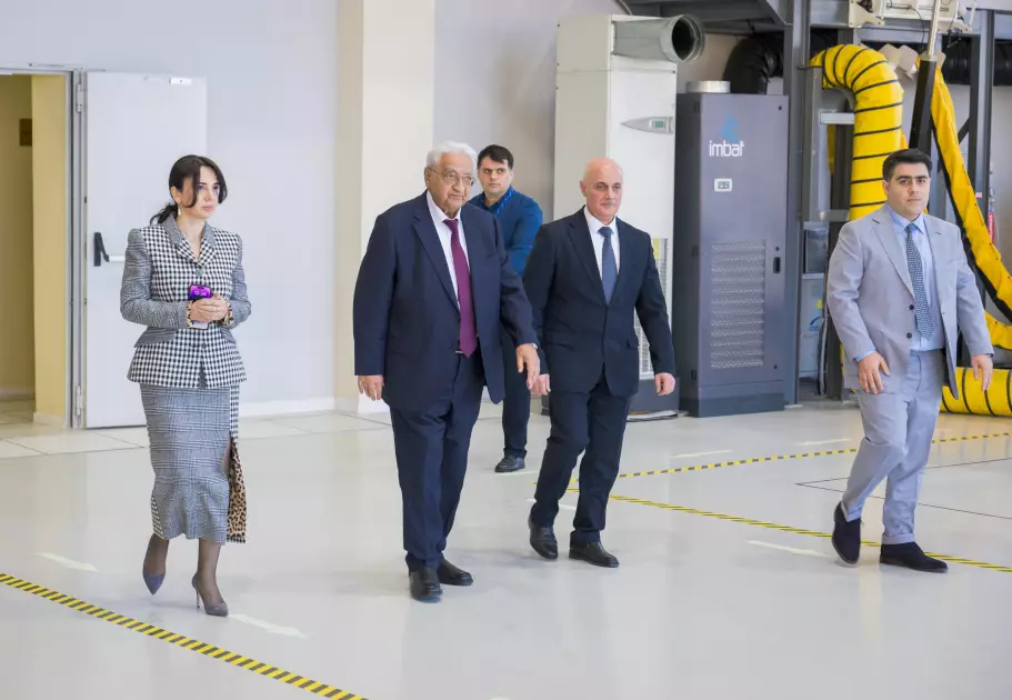 Milli Aviasiya Akademiyasında “Boeing 777” tam uçuş simulyatoru quraşdırılıb - FOTO