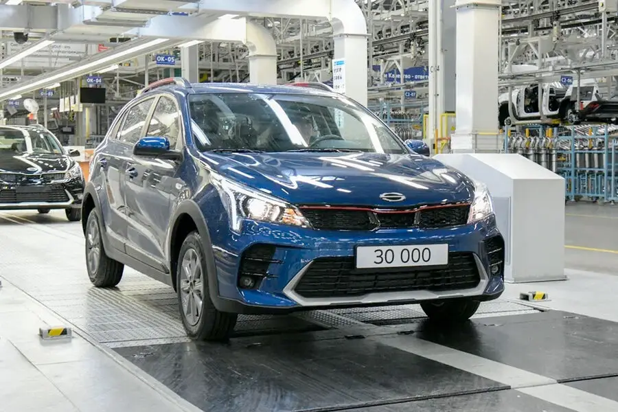 Ruslar keçmiş "Hyundai" zavodunda avtomobilləri köhnə detallarla yığırlar
