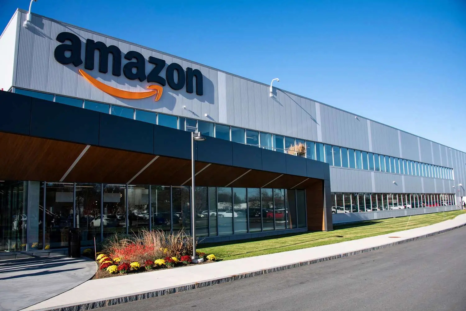 "Amazon" 30 min işçisini ixtisar edəcək