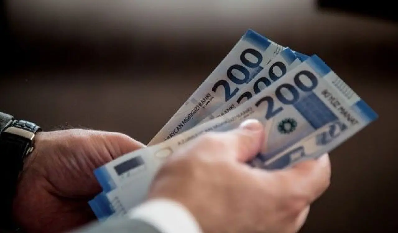 Azərbaycanda orta aylıq əmək haqqı 9 %-dən çox artıb