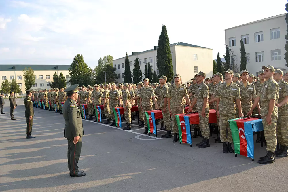 Azərbaycanda gənc əsgərlərlə görüşə müvəqqəti məhdudiyyət qoyuldu - RƏSMİ