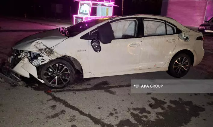 Ucarda minik avtomobili aşıb, 4 nəfər xəsarət alıb