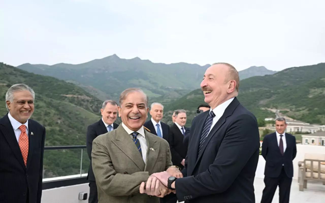 Şahbaz Şərif: İlham Əliyevlə gözəl və sakit Laçın şəhərində görüşməkdən şərəf duydum