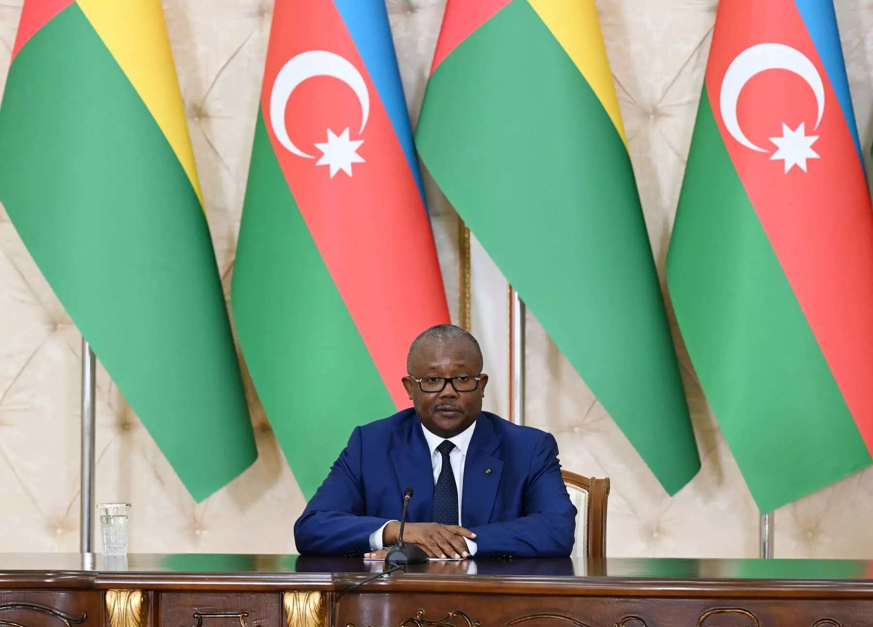 Qvineya-Bisau Prezidenti Fəxri xiyabanda Ulu Öndər Heydər Əliyevin xatirəsini anıb