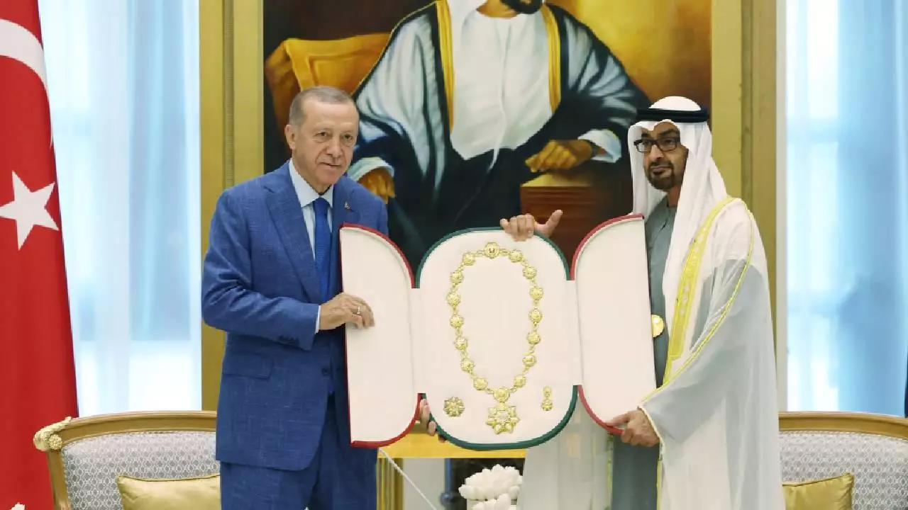 Ərdoğana Birləşmiş Ərəb Əmirliklərində dövlət medalı təqdim edilib