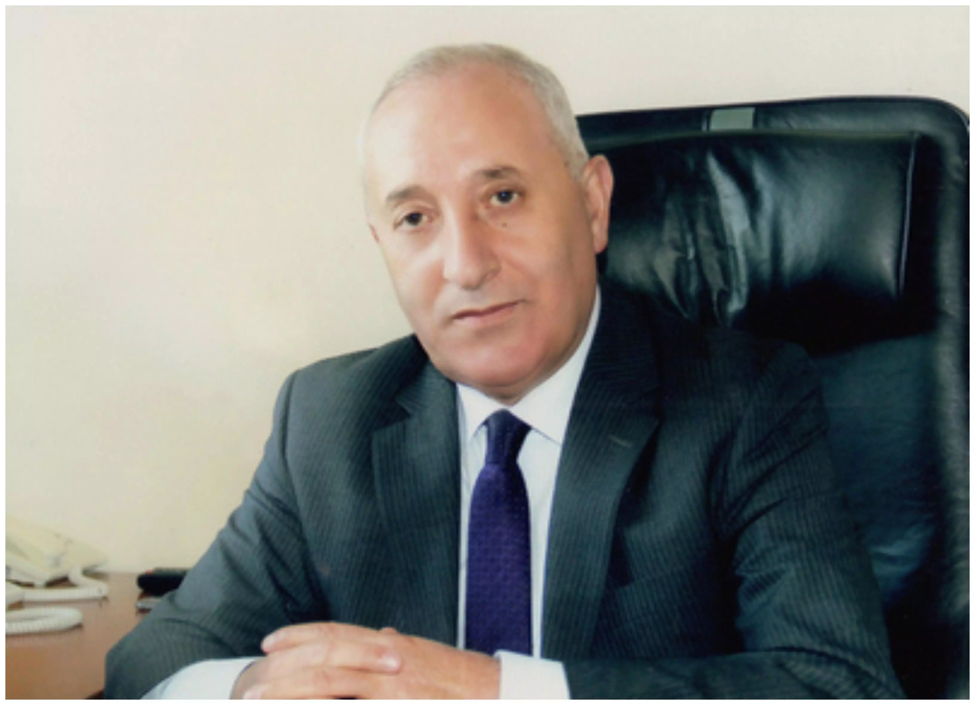 Aparat rəhbərinə ağır itki üz verib