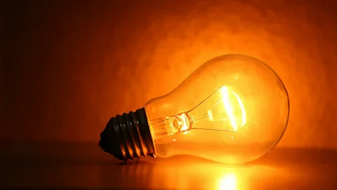 Azərbaycanda elektrik közərmə lampaları ilə bağlı qadağa qüvvəyə minib