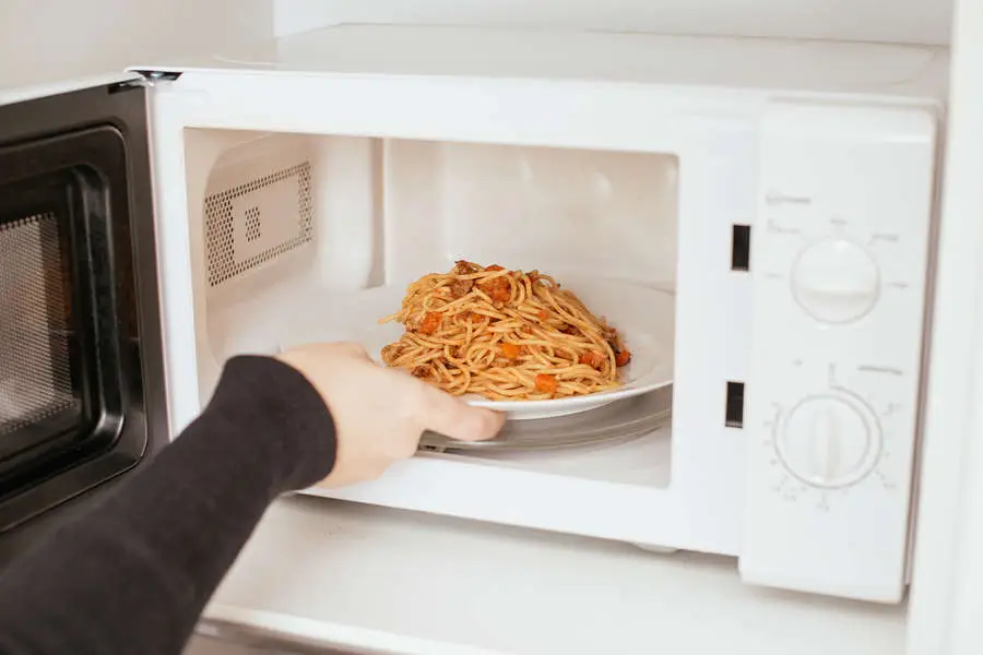 Alimlər mikrodalğalı soba haqqında məşhur mifləri puç etdilər