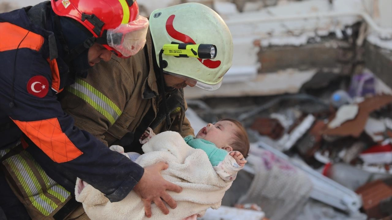 29 saat sonra sağ çıxarılan 6 aylıq möcüzə - FOTOLAR