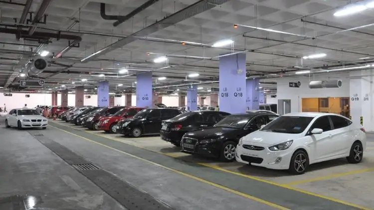 Bakıda mollarda parkinq bahalaşıb - YENİ QİYMƏTLƏR