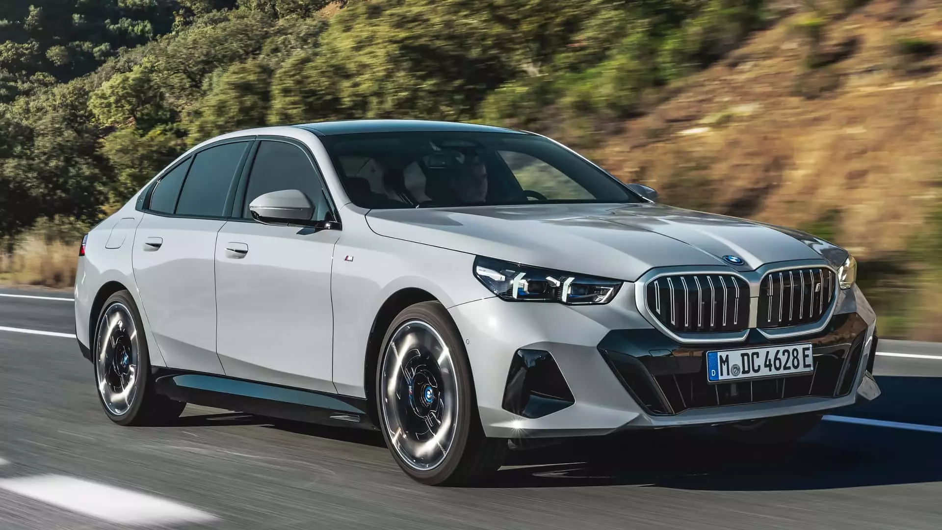 "BMW"nin xalis mənfəəti 26% azalıb