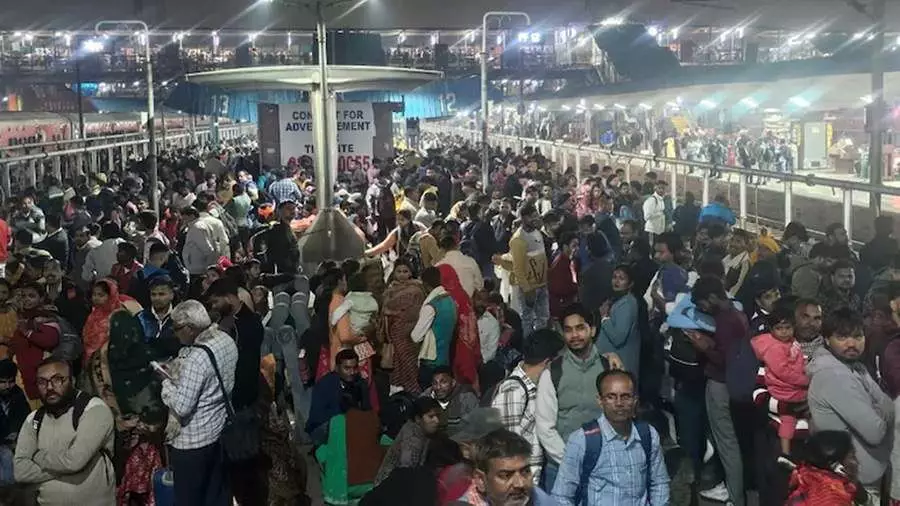 Hindistanda dəmiryolu vağzalında izdihamda 18 nəfər ölüb
