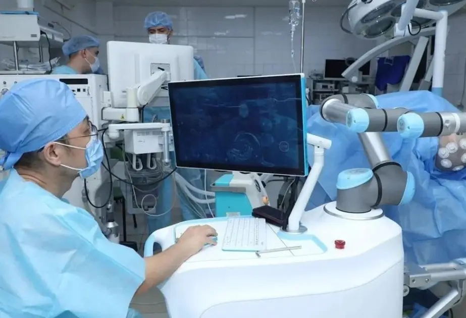 Qazaxıstanda robot-cərrahın köməyi ilə beyin əməliyyatları həyata keçiriləcək