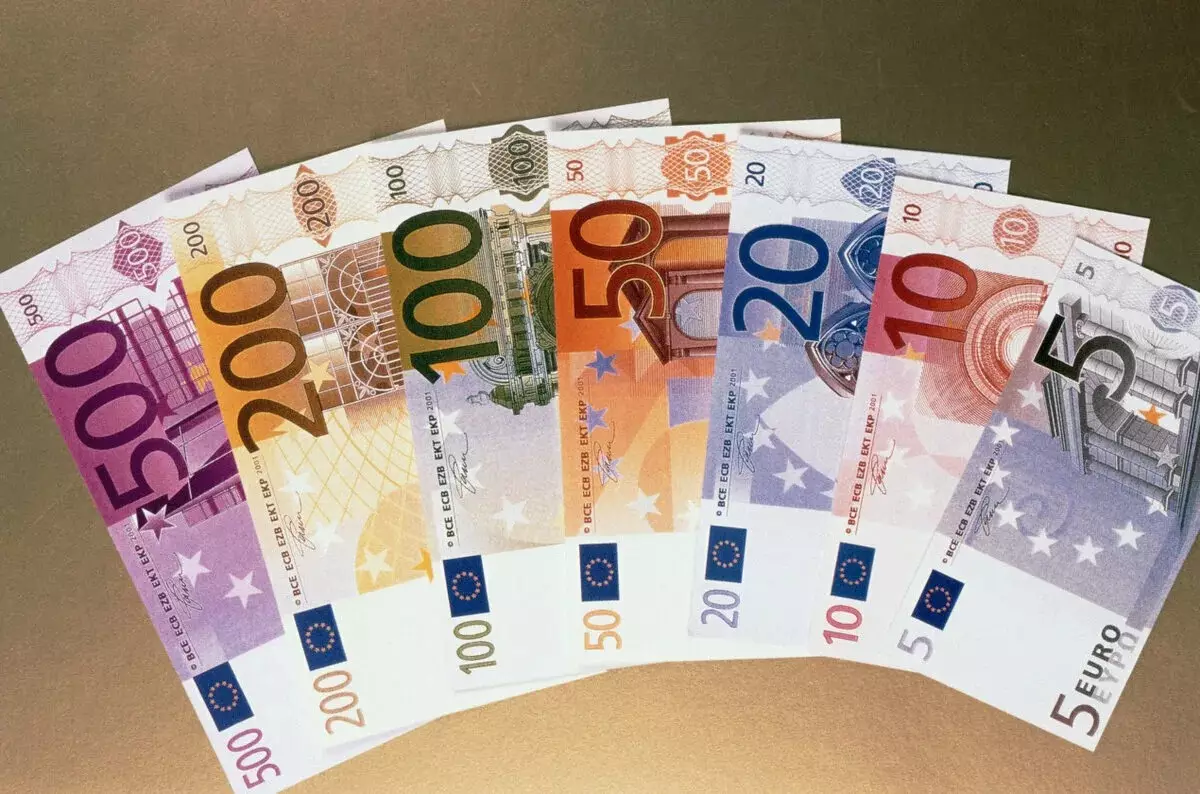 Polşa iqtisadiyyatına xarici investisiyalar azaldı