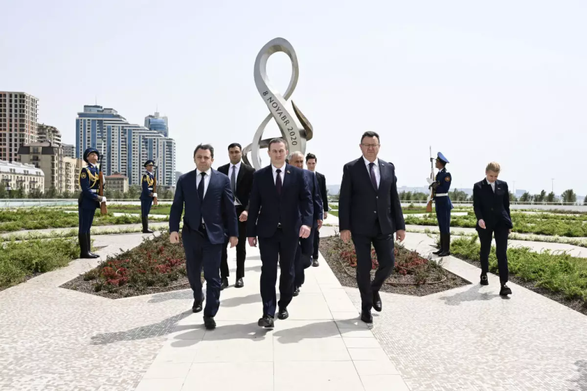 Belarusun Baş naziri Zəfər parkını ziyarət edib - FOTO