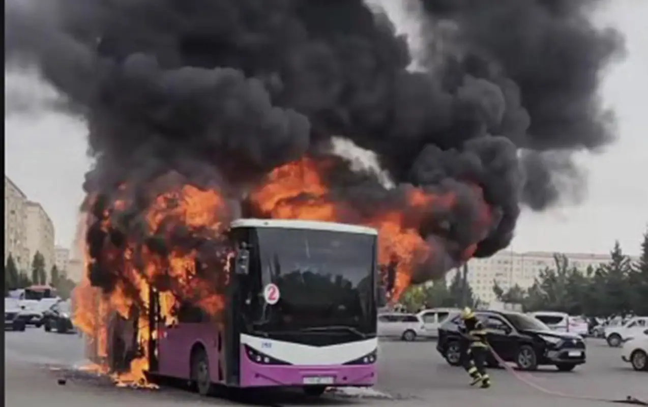 Sumqayıtda avtobusda baş verən yanğın söndürülüb - YENİLƏNİB - FOTO/VİDEO