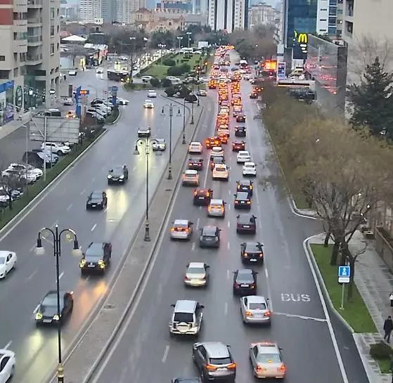 Bakıda hazırda bəzi yollarda sıxlıq müşahidə olunur