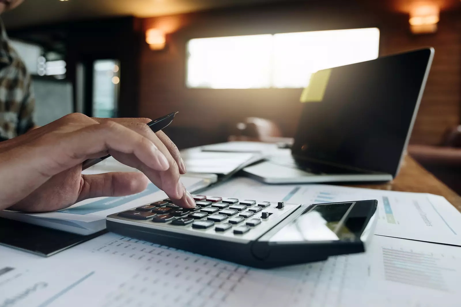 Azərbaycanda kommersiya qurumlarının sayı 10 % artıb