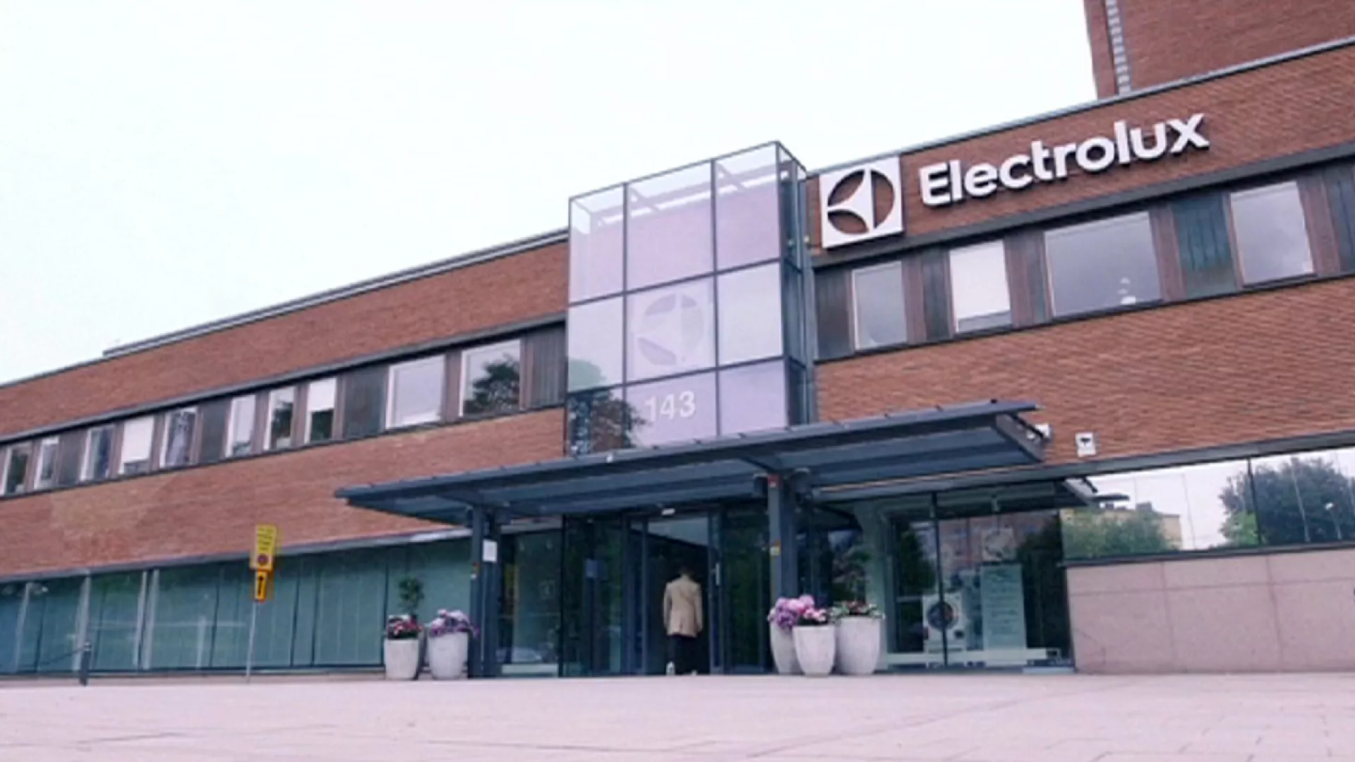 “Electrolux” xalis mənfəətini 7% artırıb