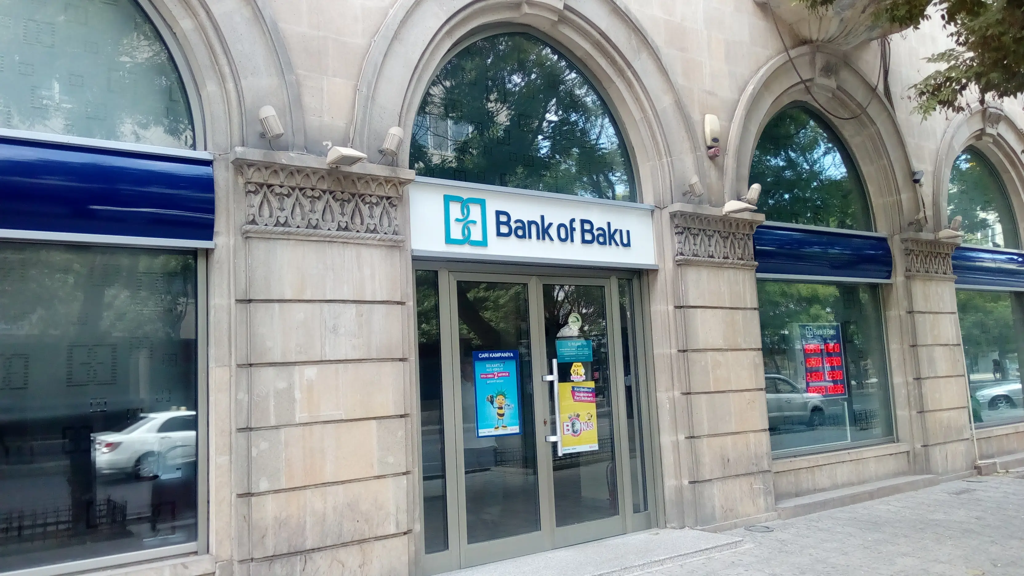 "Bank of Baku"nun rüşvət alan eks-əməkdaşı yenidən məhkəmə qarşısında