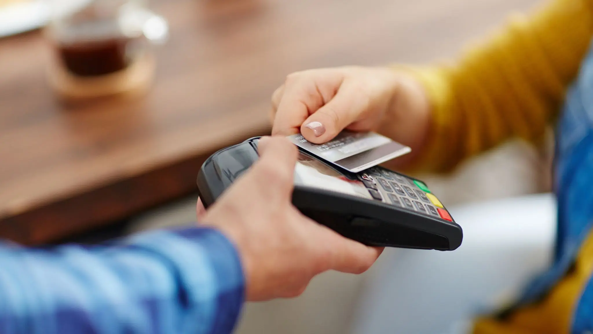 Azərbaycanda nağdsız ödənişlərin 88 %-ə yaxını elektron ticarətin payına düşüb