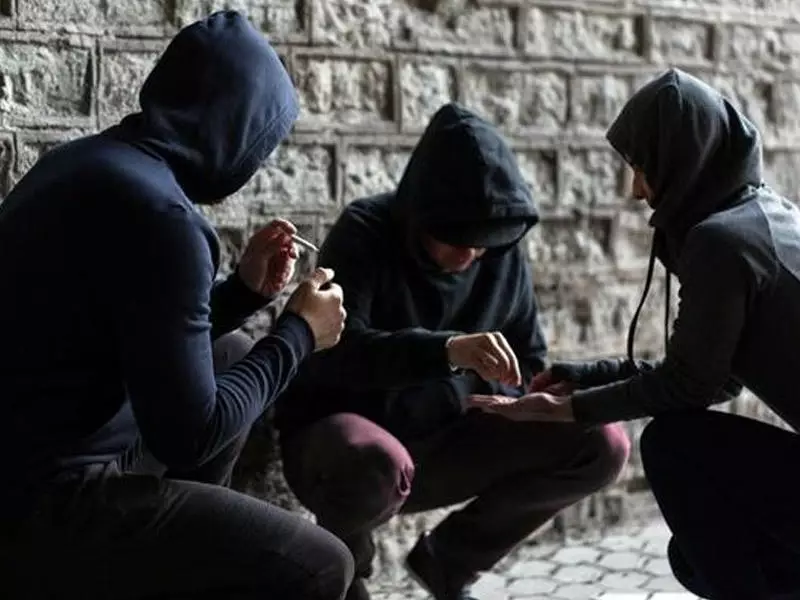 Yeniyetmə və gənclər niyə kriminal aləmə meyillidir? - AÇIQLAMA